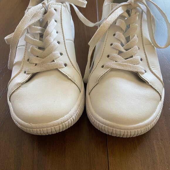 Non Slip Infinity by Cherokee White Sneakers - Size 6 - Picture 5 of 7